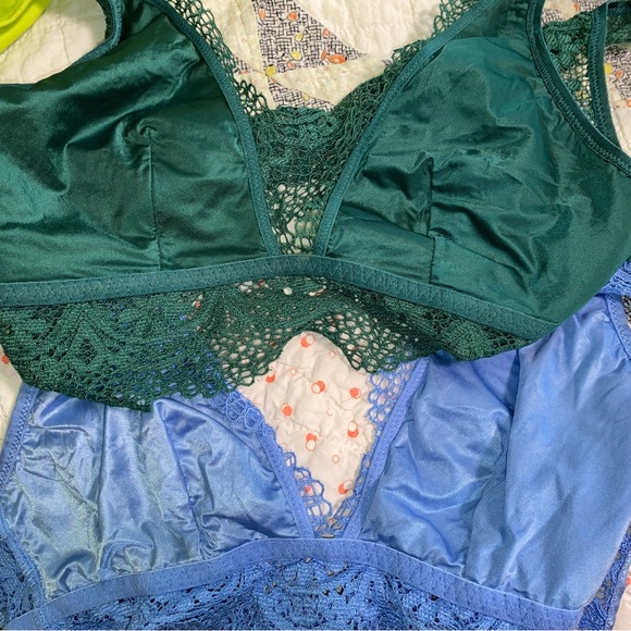 VICTORIA’S SECRET - Bundle of 2 - Lace Bralettes / Bras - Periwinkle & Emerald S - Picture 11 of 11